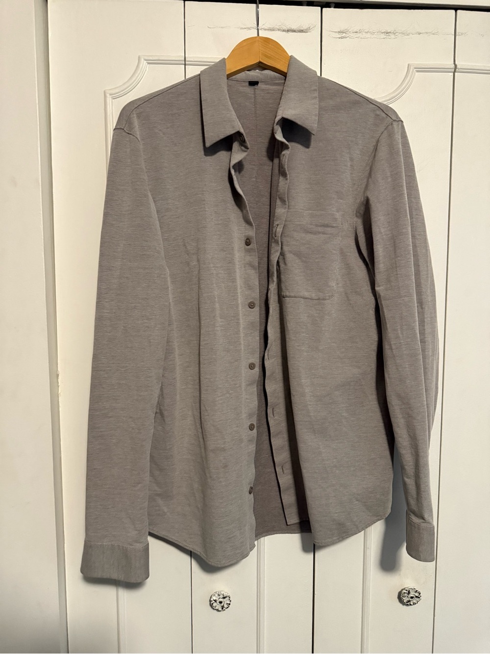 lululemon athletica Men's Button-Up Shirt Jacket in Light Gray